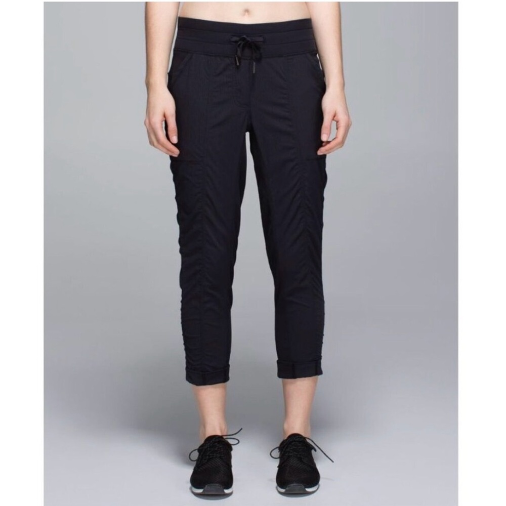 Lululemon Street to studio pant 6 ankle